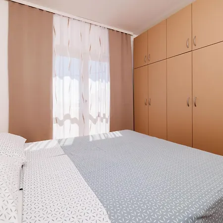 Apartments Marija * Mundanije