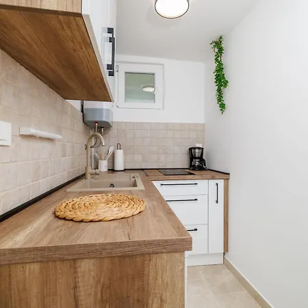 Marija Apartman Mundanije
