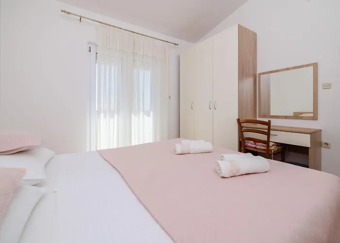 Apartments Marija Mundanije
