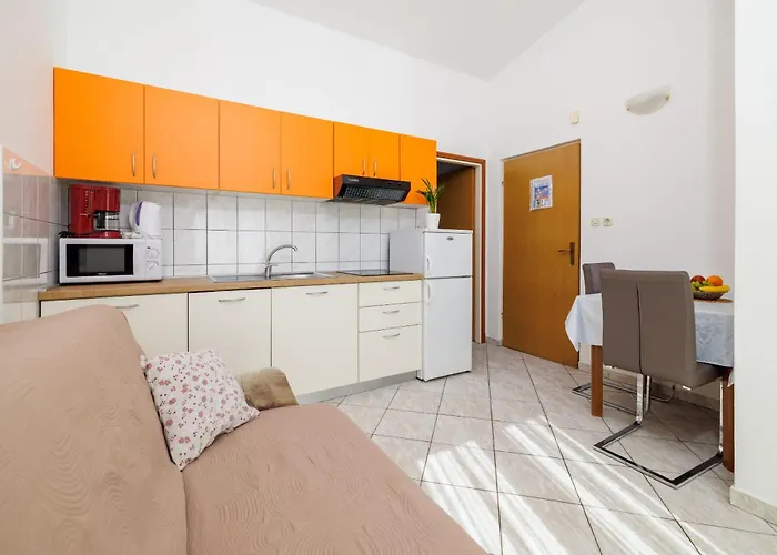 Apartments Marija * Mundanije