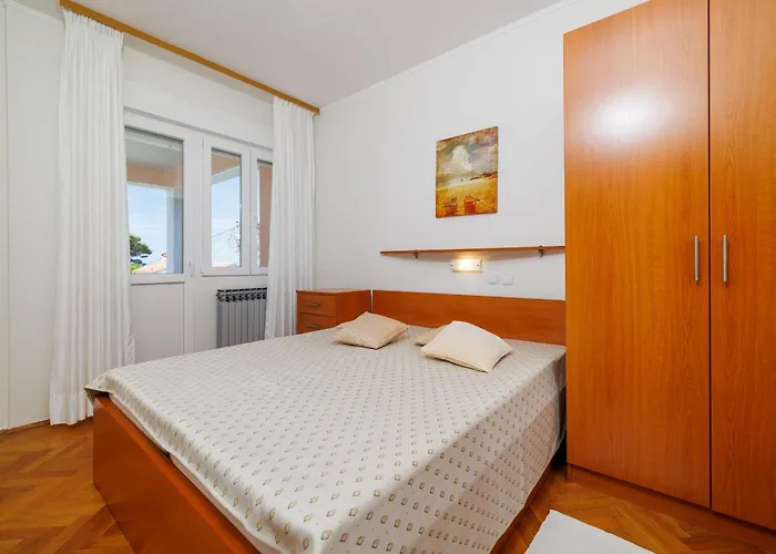 Apartments Marija * Mundanije